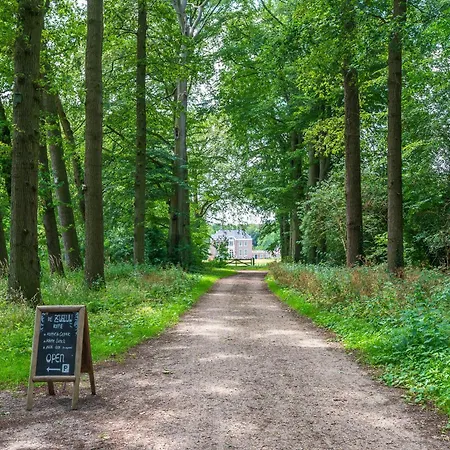 Zwaluwenburg 4 Hotel 3*