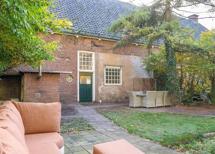 Hotel De Zwaluwenburg 3*